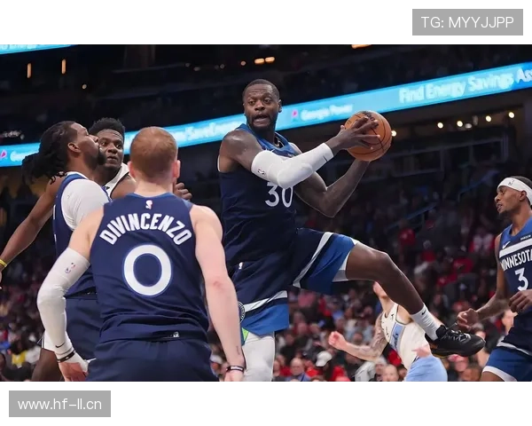 朱利叶斯·兰德尔季后赛提升篮板和低位进攻效率，拉开内线优势